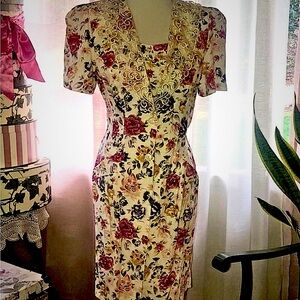 Vintage 80’s- Brioche- Floral & Lace Trim - rayon, short sleeve - Tea Dress